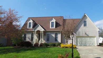 Building Photo - 223 Oakland Dr