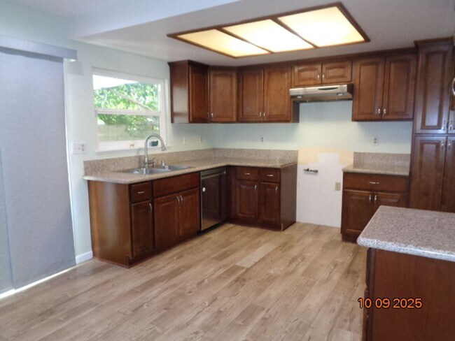 Building Photo - Modernized One Story Harris Home with Ingr...