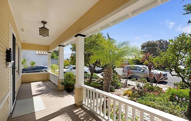Foto del edificio - The home is chock full of charm and detail...