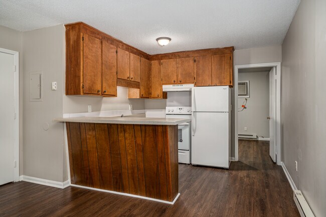 Building Photo - 1501 Charter Dr
