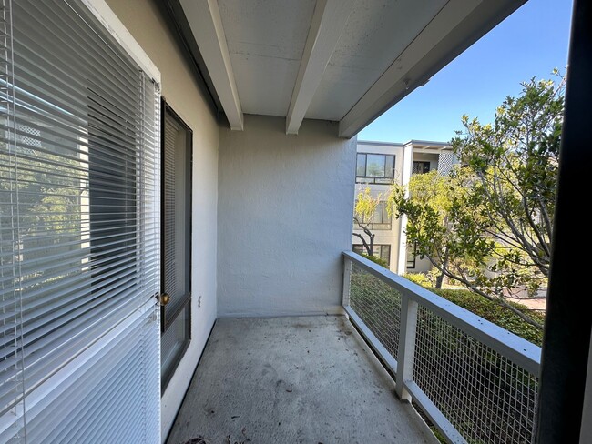 Building Photo - 8 Admiral Dr
