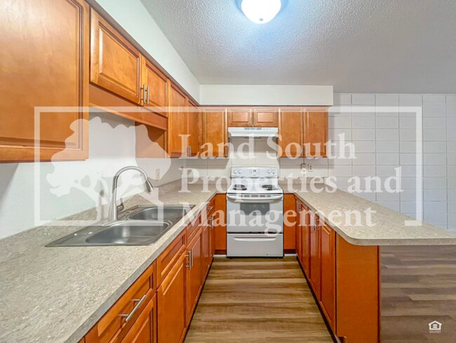 Foto del edificio - 817 W Carole St