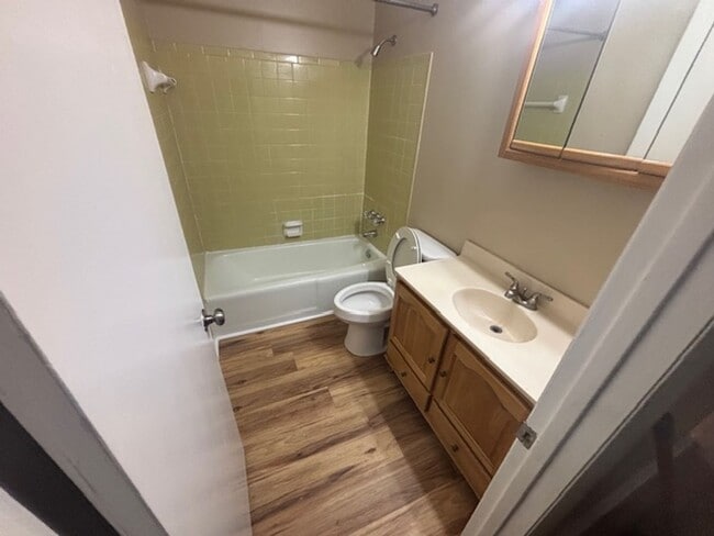 Building Photo - Knoxville 37915 - 4 bedroom 2 bath - call Howard Grower 865-705-0969