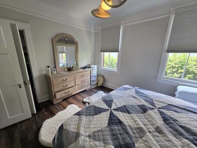 Foto del edificio - 1122 Dante St