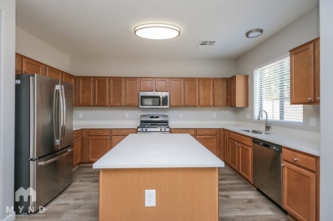 Building Photo - 1635 S Starling Dr