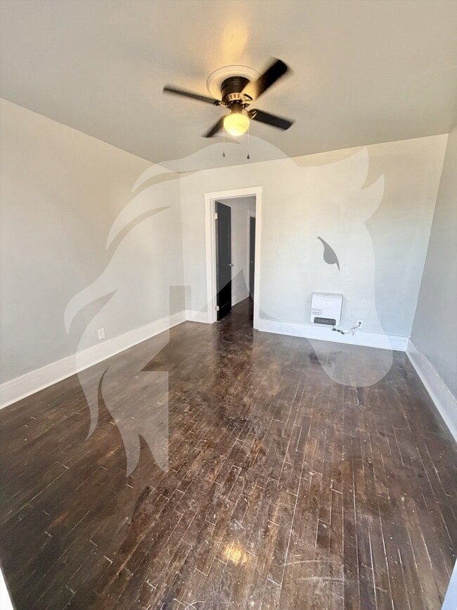 Building Photo - 334 S Pine St