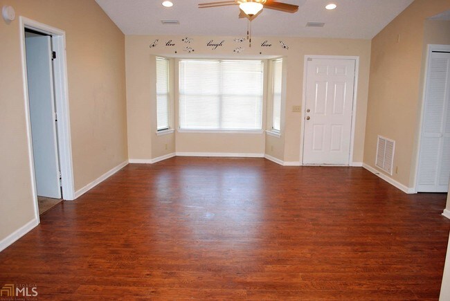 Building Photo - 207 Sunnyside Dr