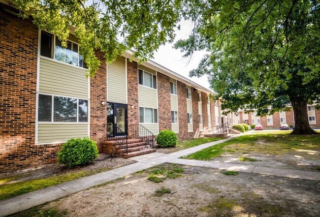 Building Photo - 617 W Laburnum Ave