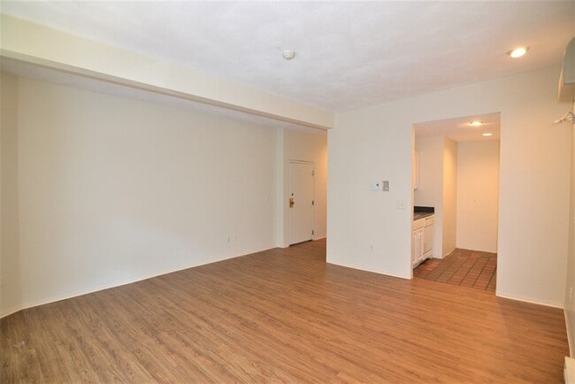 Building Photo - 67 St Germain St