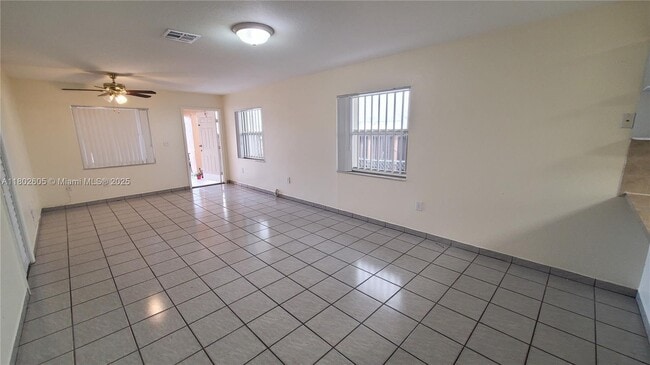 Foto del edificio - 3325 SW 23rd Ter