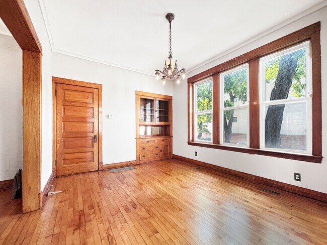 Foto del edificio - 2501 N Artesian Ave