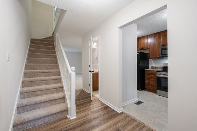 Building Photo - WOW!! Prime location and quite living in C...