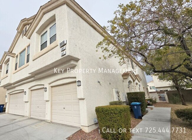 Foto del edificio - 2 BEDROOM 2 BATH TOWNHOME IN GATED COMMUNI...