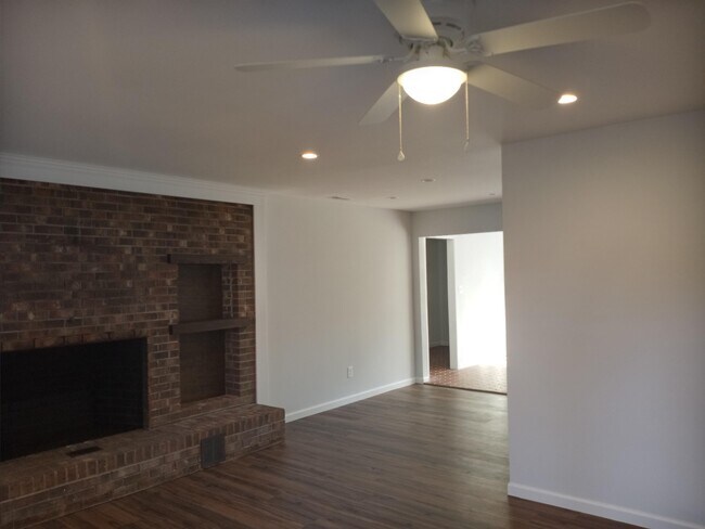 Building Photo - 1200 Cherry Tree Dr