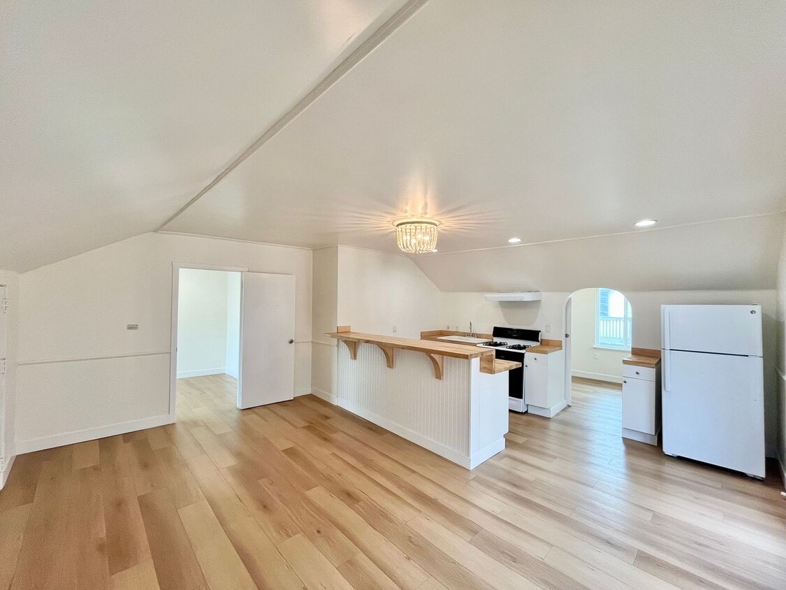 Primary Photo - Upstairs 2 Bedroom Apartment with Extra St...