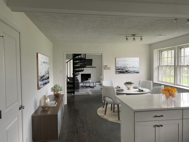 Building Photo - Fully Renovated 5 Bedroom/3 Bathroom Home ...