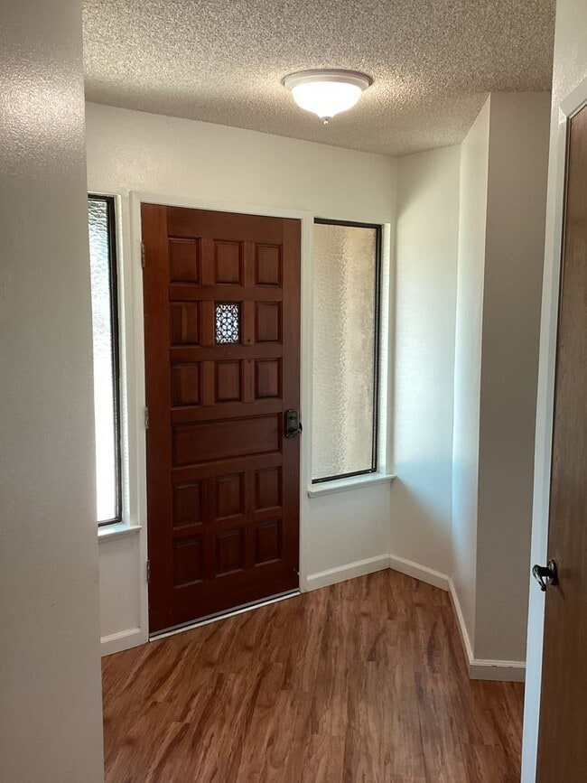 Building Photo - Creekridge Villas Single Story Condo in Ga...