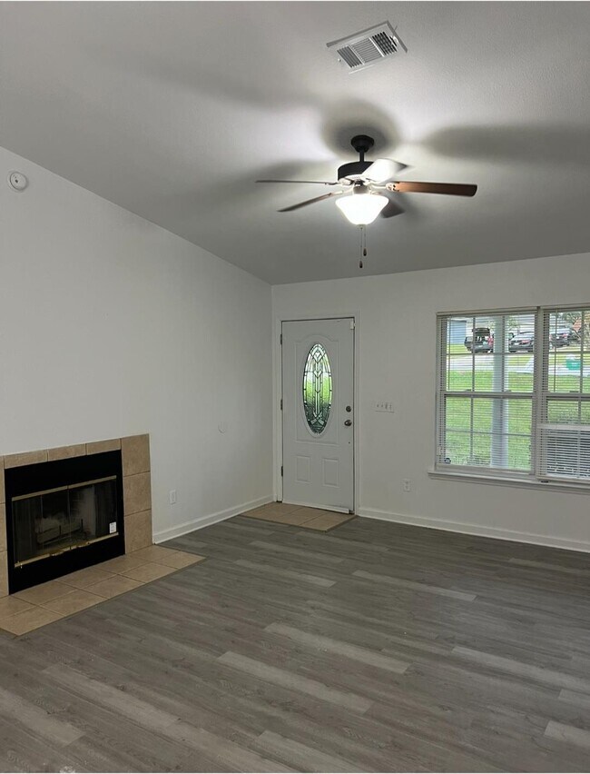 Building Photo - 415 Slash Cir