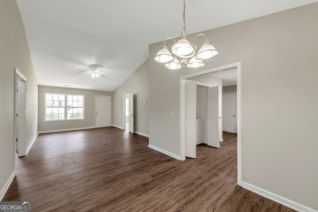 Foto del edificio - 45 Mineral Springs Ln
