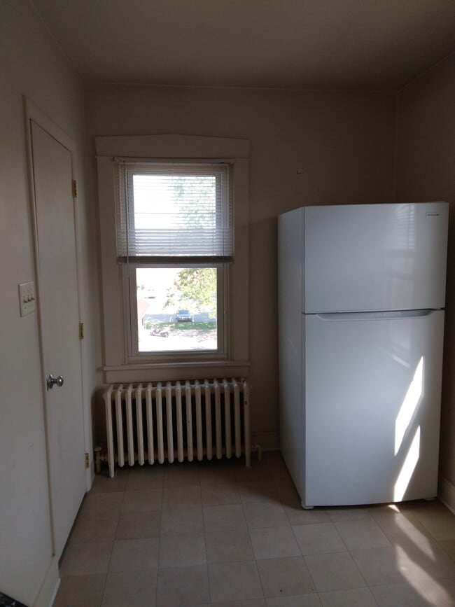 Kitchen - 35 Manor Ave