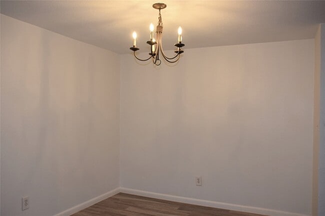 Building Photo - 1233 Fairhaven Dr