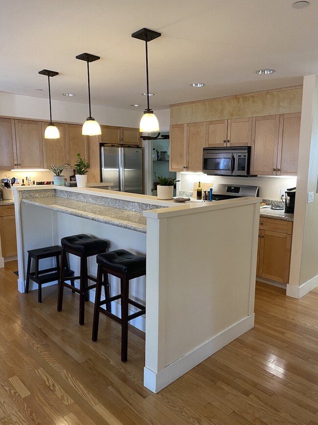 Building Photo - 663 Prospect St