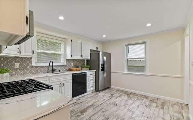 Building Photo - 30 Meisel Ave