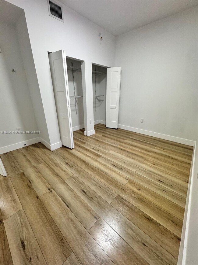 Foto del edificio - 1021 NW 1st St