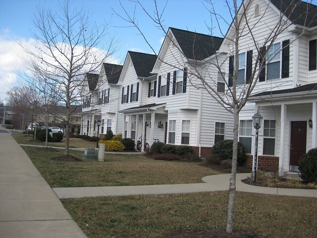 Primary Photo - 136 Villa Circle