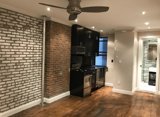 Building Photo - 436 W 52nd St