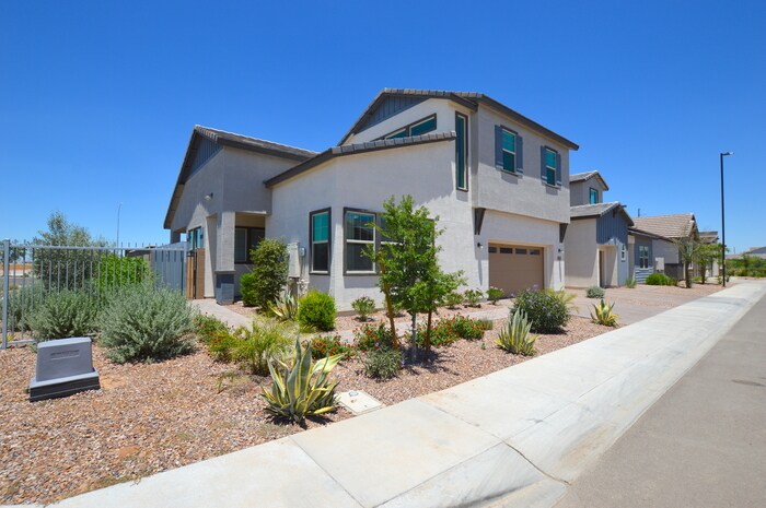 Primary Photo - 1934 E Wisteria Dr