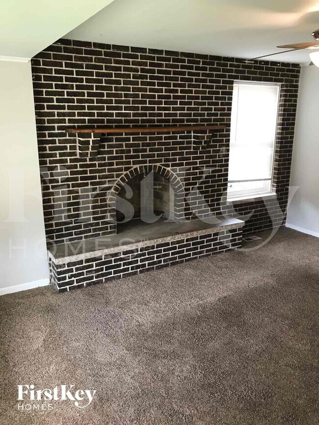 Building Photo - 14525 Dobson Ave