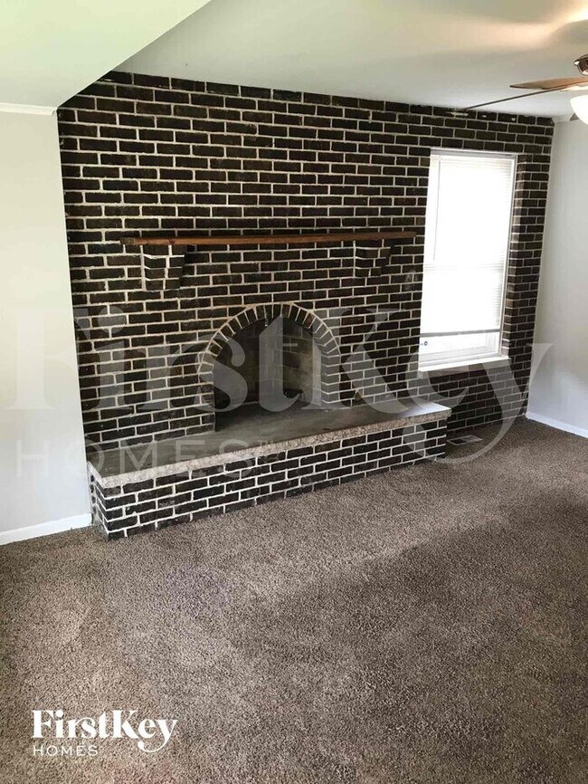 Foto del edificio - 14525 Dobson Ave