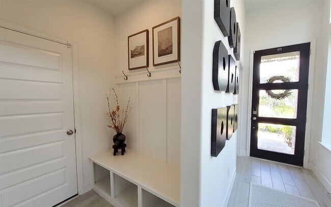 Foto del edificio - 27127 Cutleaf Daisy Ct