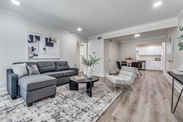 Foto del edificio - 10211 Regal Oaks Dr