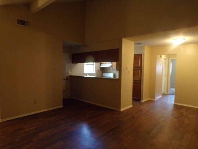 Foto del edificio - 12815 Hymeadow Dr