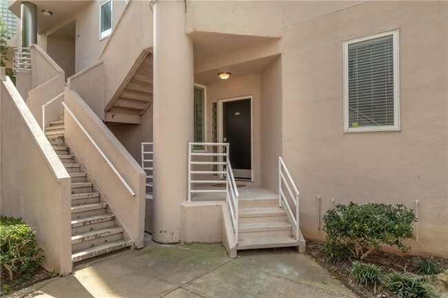 Building Photo - 4040 Avondale Ave