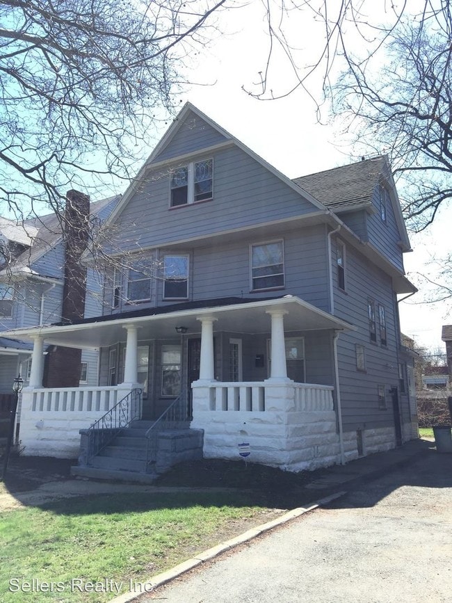Building Photo - 10820 Grantwood Ave