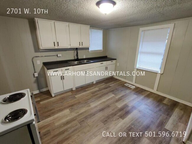 Foto del edificio - 2701 W. 10th | $895 | 3 beds, 1 full bath
