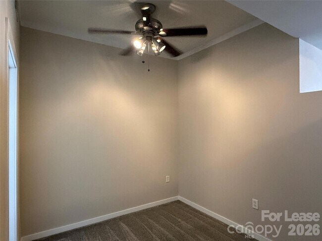 Foto del edificio - 715 N Church St