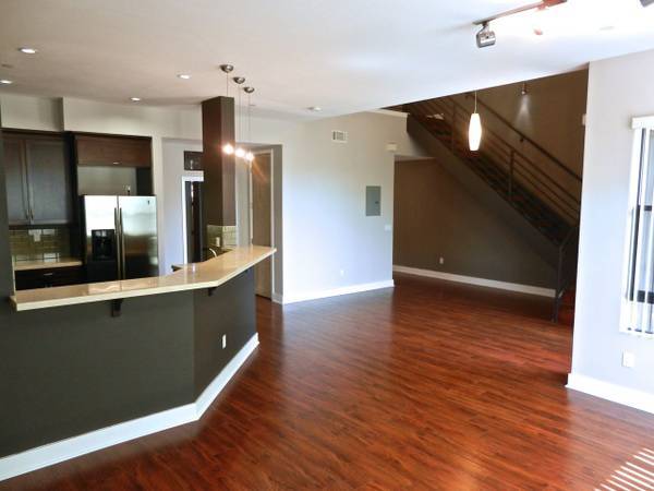 Foto del edificio - 395 E 4th St