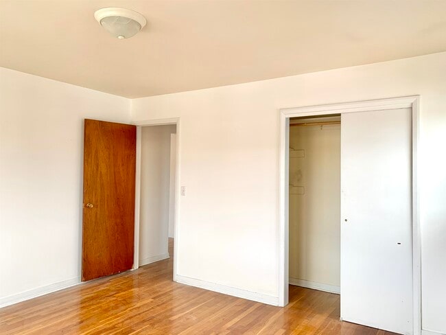 Foto del edificio - 7105 Madison St