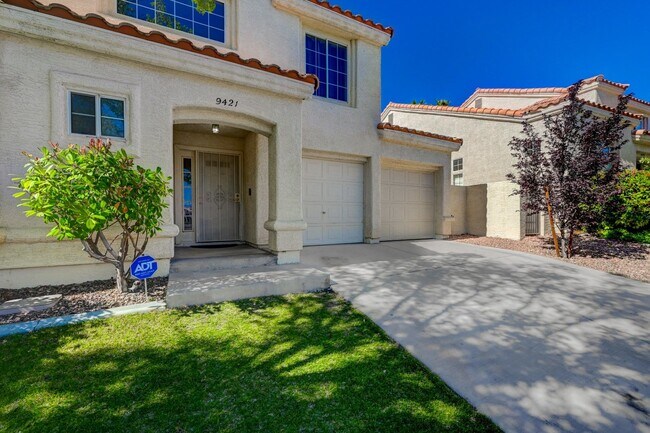 Foto del edificio - One-of-A-Kind 2 Story, 3 Bedroom with 3 Full Baths Home in the Heart of Summerlin!