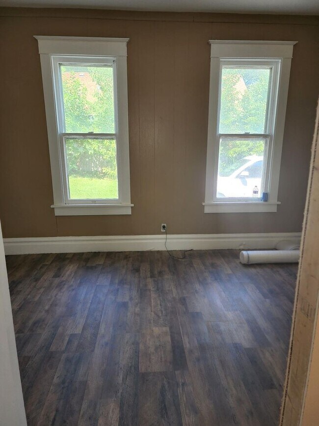 Foto del edificio - Large 4 Bedroom House