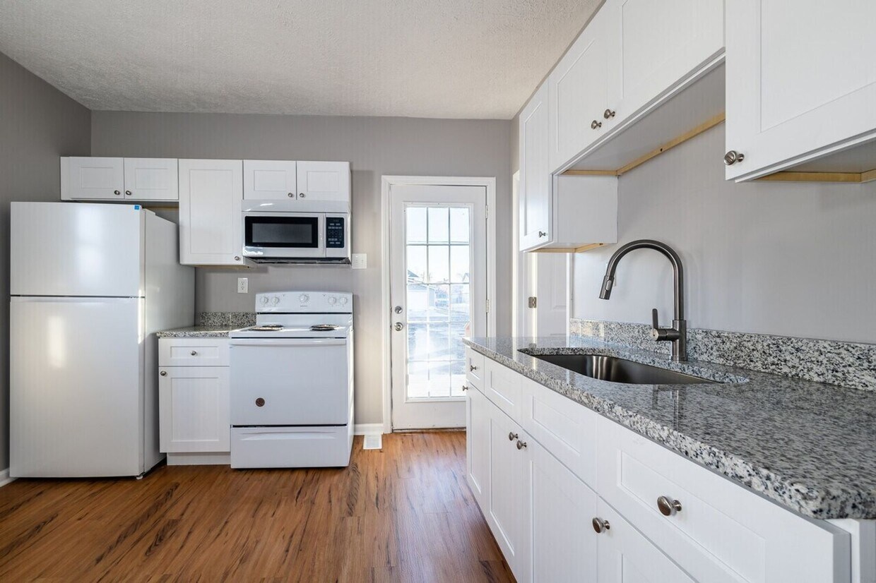 Foto del edificio - Charming & Cozy West End Cottage – Steps from Roosevelt Elementary & Parks