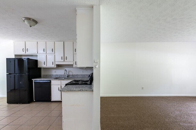 Foto del edificio - 8165 Magnolia Dr