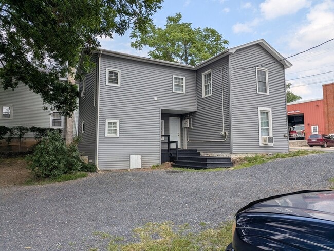 Building Photo - 120 N Central St