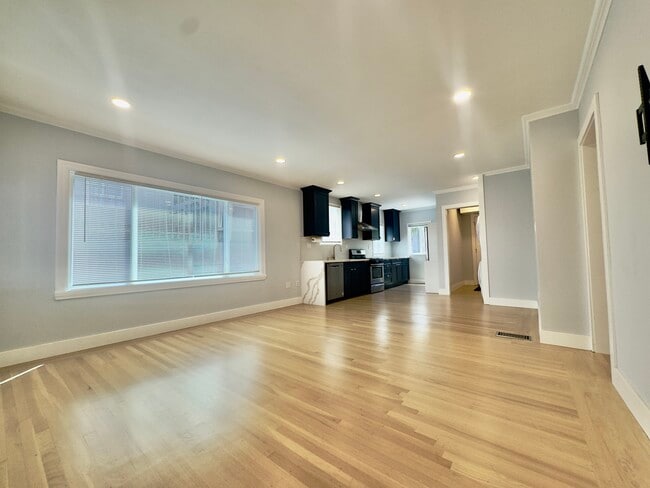 Building Photo - 161 Perry Pl
