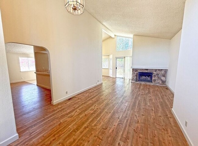 Foto del edificio - Single Story Evergreen Home at the Middle of a Cul-De-Sac!