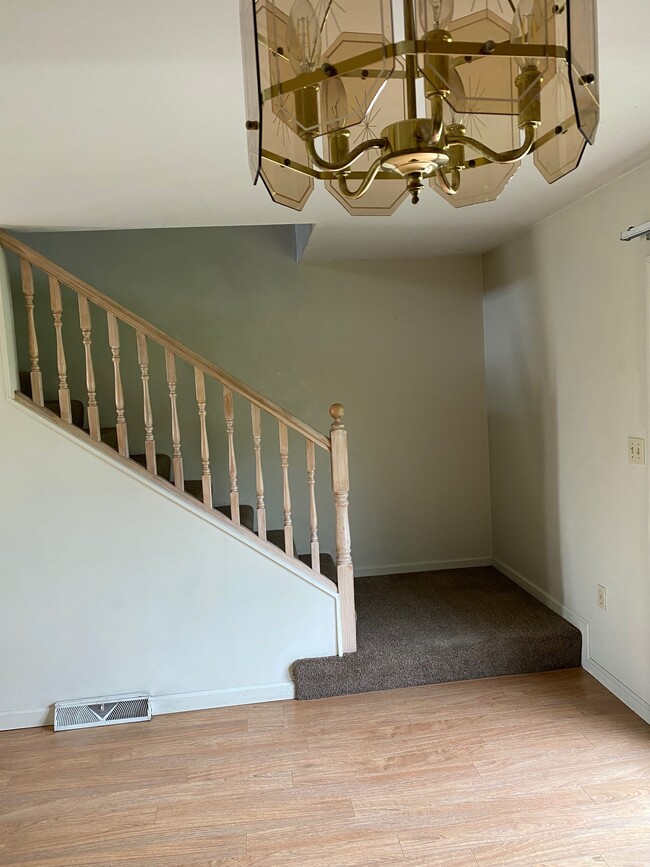 Dining Room - 411 Broadway Ave